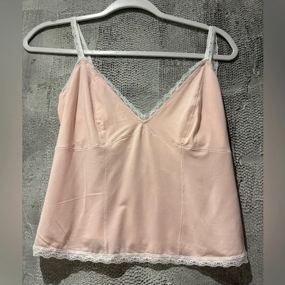 GUIZIO Dainty Light Pink Camisole - Picture 2 of 11